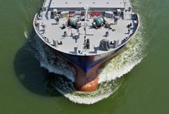 Приобретение и эксплуатация грузовых судов
